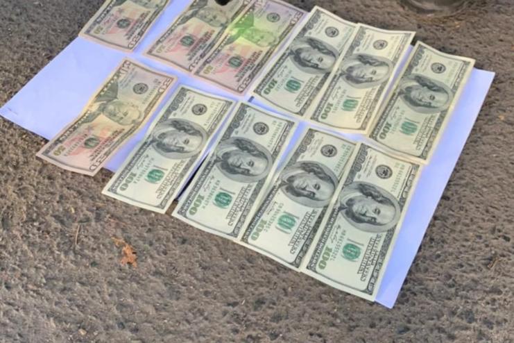 300 долларов США за одно авто: в Одесской области пограничник брал взятки с предпринимателей